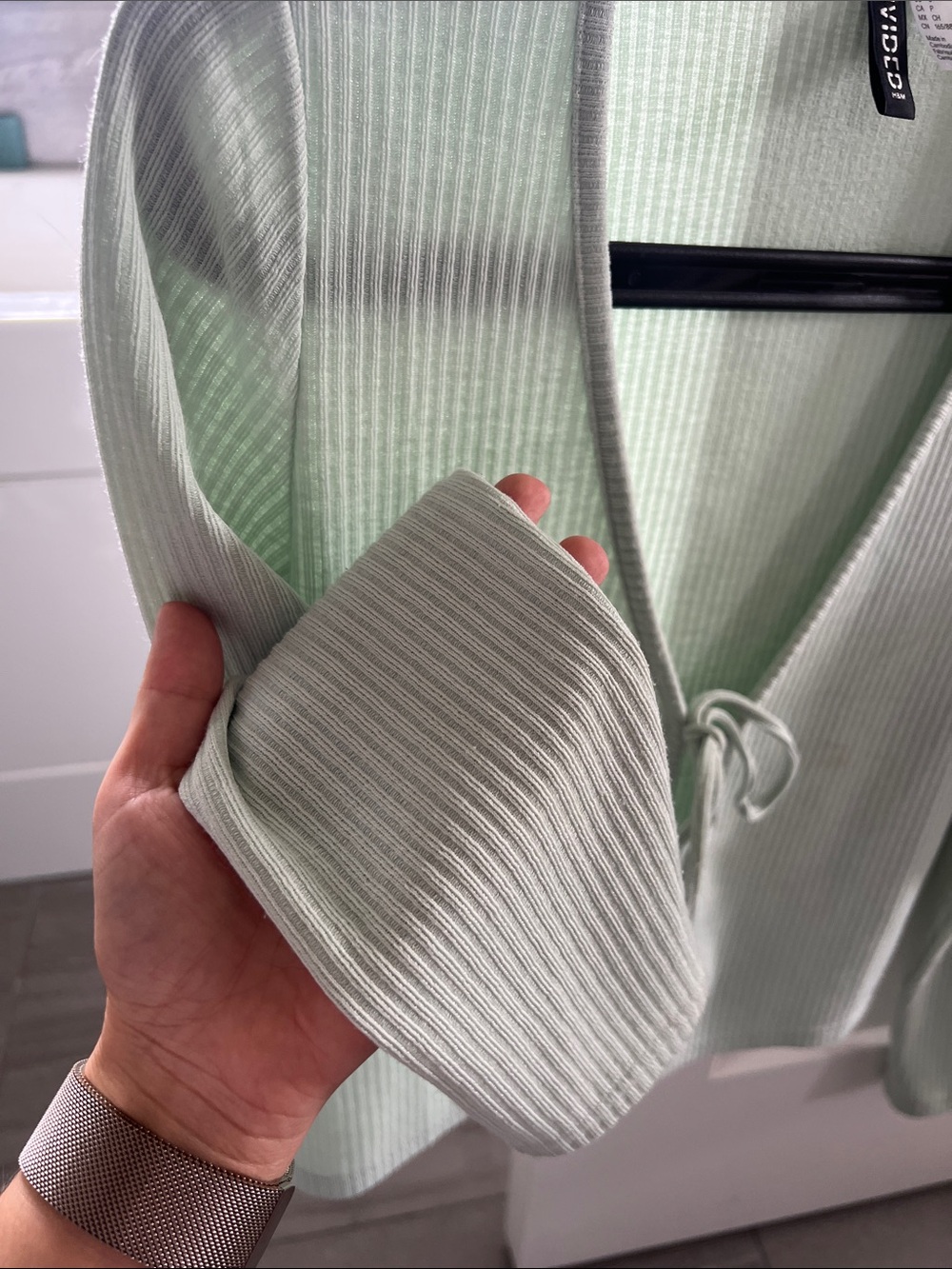 H&M Ribbed Tie-Front Top - Picture 3 of 6
